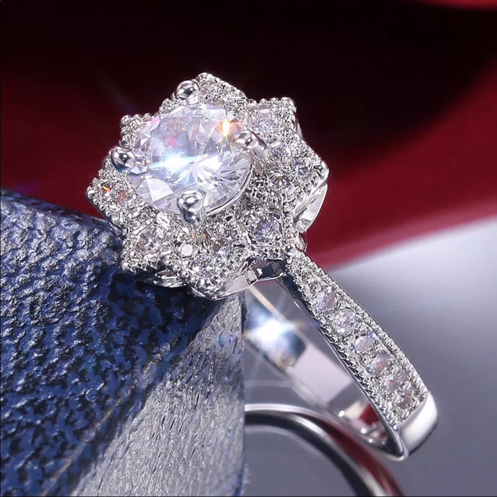 New Round Cut Flower 925 Silver Women’s Ring - Picture 3 of 6